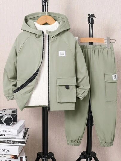 SHEIN 2pcs Young Boys Casual Comfortable Hoodie Jacket With Pockets & Solid Color Drawstring Pants Set, Suitable For Outings, School, Daily Gatherings, Autumn/Winter Toddler Boys Clothes Boys Hooded Jacket And Pants Set Boys Casual Two Piece Set Boys Two Piece Outfit Set Boys Casual Set Fall