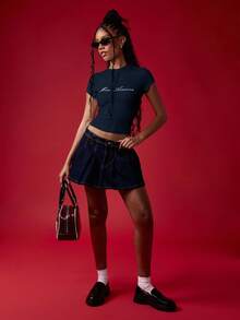 MISSGUIDED Camiseta ajustada de corte corto con estampado gráfico de Miss America, de estilo retro Y2K, de manga corta, para estudiantes, casual, de vuelta al cole, de otoño, de estilo universitario - Azul Marino - Ver 3