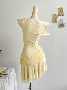 Soleia 女士度假修身连衣裙，3D 花卉装饰，简约抹胸迷你连衣裙，休闲百搭，适合通勤、约会、下午茶、海滩、游轮、公路旅行、音乐节、波西米亚风度假 - 黃色 - 查看 2