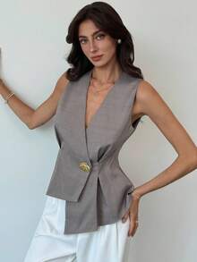 Aloruh 女士时尚不对称下摆无袖衬衫，女士重叠V领无袖优雅衬衫，适合所有女性，秋季女装，秋季教师装，适合女性教师。 - 卡其色 - 查看 2