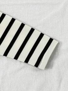 SHEIN Vintaside Kids 2 pièces Ensemble bébé garçon/unisexe 6-36 mois, cardigan en tricot à col polo rayé et pantalon en velours côtelé noir avec ours brodé. Convient pour les sorties et le port quotidien décontracté. Ensemble bébé garçon à manches longues rayé, combinaison bébé garçon noir et blanc, tenue bébé garçon en velours côtelé noir, ensembles décontractés bébé garçon, vêtements bébé garçon, ensembles de vêtements bébé garçon, tenue bébé d'automne unisexe, salopette bébé garçon, tenues bébé unisexes pour l'automne, vêtements garçon 12 mois - Multicolore - Voir 5