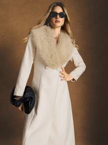 Poéselle 奶油色长款大衣，配以柔软的人造毛皮披肩领，优雅的冬季必备单品。人造毛皮领大衣，女士长款大衣，冬季长款大衣，奶油色冬季，吸睛外套，中性色胶囊衣橱，奢华女士大衣，优雅冬季时尚，女士时尚翻领大衣，冬季，简约时尚，适合日常穿着、外出、通勤、约会、居家等各种场合。 - 杏色 - 查看 2