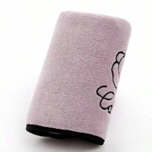 SHEIN 1件/2件装玫瑰刺绣珊瑚绒毛巾套装 - 超柔软、吸水性强、亲肤、速干，包含一条手巾和一条浴巾，尺寸为70*140厘米，适合成人使用，可用于家庭、泳池、浴室等场所。也可用于家居浴室装饰、夏季返校季、美容院等。