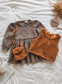 SHEIN Vintaside Kids 2 buc. Set de jachetă casual confortabilă din pluș pentru bebeluși, vestă și rochie cu mânecă lungă cu geantă, potrivit pentru purtarea zilnică de toamnă/iarnă, rochie în carouri pentru bebeluși, ținută de toamnă pentru bebeluși, haine vintage pentru bebeluși, ținută maro - Multicolor - Vizualizare 5