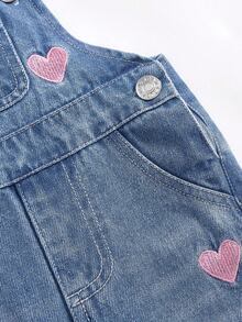 SHEIN Quần yếm denim ống đứng rộng rãi, mềm mại, họa tiết trái tim rách, thoải mái cho bé gái, thời trang mặc hàng ngày, mùa xuân/thu - Rửa trung bình - Xem 4