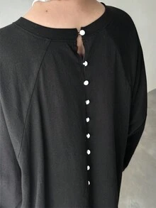 FRIFUL Damen Schwarzes einfarbiges Raglan-Ärmel Loose Lässig vielseitiges Rücken-Knopf-Dekor T-Shirt, Herbst Langarm-Top - Schwarz - Übersicht 4