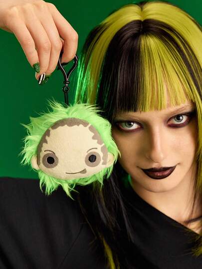 Beetlejuice X SHEIN 1 pieza Accesorio de bolso de peluche con diseño de dibujos animados, colgante verde, se puede colgar en bolsos y decorar mochilas