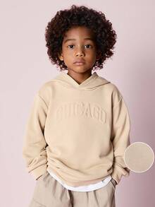 SHEIN 一件男童休闲学院风卫衣，舒适百搭，款式时尚简约，柔软透气，采用3D压纹设计，适合日常穿着、上学、旅行、运动，春夏季节以及秋冬季节均可穿着。 - 卡其色 - 查看 2