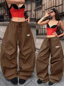 Coolane 女士和男士夏季节日情侣同款复古运动服刺绣图案格子 Corta Vento 纹理宽松降落伞弯刀裤 - 咖啡棕 - 查看 8