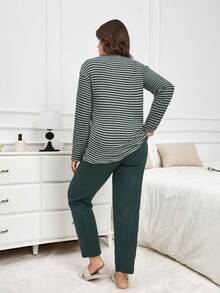 RueChic 2 pièces Ensemble de pyjama grande taille 100% coton rayé avec détail de broderie d'ours - Vert - Voir 2