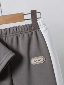 SHEIN Genkimix Kids 2 件套年轻男孩休闲 Polo 衫套装，上衣采用撞色缝线和编织标签装饰，裤子采用色块和锥形裤腿设计，面料舒适，适合夏季和秋季 - 彩色 - 查看 5