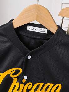 SHEIN Little Byeori 2 件装年轻男童休闲运动学院街头可爱度假字母图案开衫棒球夹克风格衬衫和短裤套装适合儿童服装幼儿男孩服装返校男孩套装适合生日派对、晚会、表演、婚礼、洗礼、开幕式日常适合日常使用适合上学适合旅行适合运动适合春夏季节