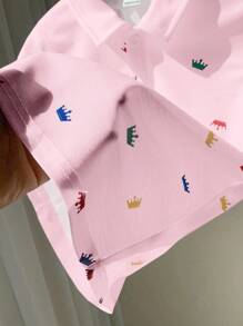 SHEIN 1 件年轻男孩休闲学院皇冠印花短袖 Polo 衫，舒适百搭，适合户外玩耍和上学，春夏季 - 粉色 - 查看 7