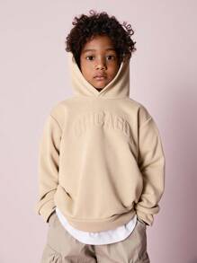 SHEIN 一件男童休闲学院风卫衣，舒适百搭，款式时尚简约，柔软透气，采用3D压纹设计，适合日常穿着、上学、旅行、运动，春夏季节以及秋冬季节均可穿着。 - 卡其色 - 查看 3