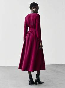 Lumivelle 系带蝴蝶结袖前开口 V 领衬衫裙