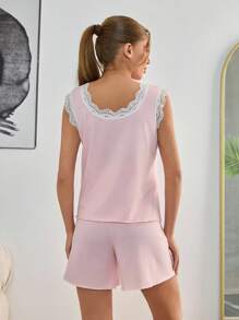 RueChic 2 件撞色蕾丝和纽扣细节无袖短款上衣和生菜细节短裤家居服套装