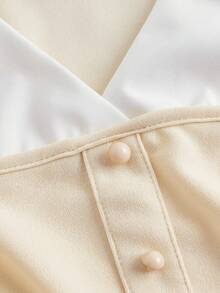 SHEIN MOD Áo sơ mi màu đen trắng cổ bẻ tay dài màu tương phản ngực nhún bèo, áo sơ mi đen, áo cánh cài nút, áo sơ mi nữ tay dài, áo sơ mi nữ có cổ, áo sơ mi nữ công sở, áo sơ mi trang trọng, áo sơ mi cổ chữ V - Màu be - Xem 3