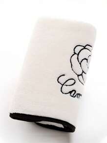 SHEIN 1件/2件装玫瑰刺绣珊瑚绒毛巾套装 - 超柔软、吸水性强、亲肤、速干，包含一条手巾和一条浴巾，尺寸为70*140厘米，适合成人使用，可用于家庭、泳池、浴室等场所。也可用于家居浴室装饰、夏季返校季、美容院等。