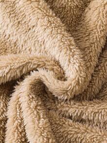 Emery Rose Kids Emery Rose Kids 女童纯色连帽外套，双口袋设计，饰有字母贴布，休闲外套，黑色哑光纯色梭织面料，黑色腰部松紧带，连帽拼接设计，保暖加厚抓绒内衬，中长款休闲外套，适合上学、购物、生日派对等场合，时尚保暖，适合秋冬季穿着。