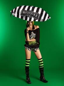 Beetlejuice X SHEIN 1pc Striped & Letter Graphic Umbrella, UV Protection, Suitable For School, Work, Outdoor And Daily Use, Designed For College Students, High School Students And Men & Women, Goth - Black and White - View 4