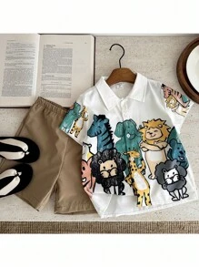 SHEIN 2入組年輕男孩可愛動物印花寬領寬鬆編織短袖襯衫和實色補丁口袋短褲套裝