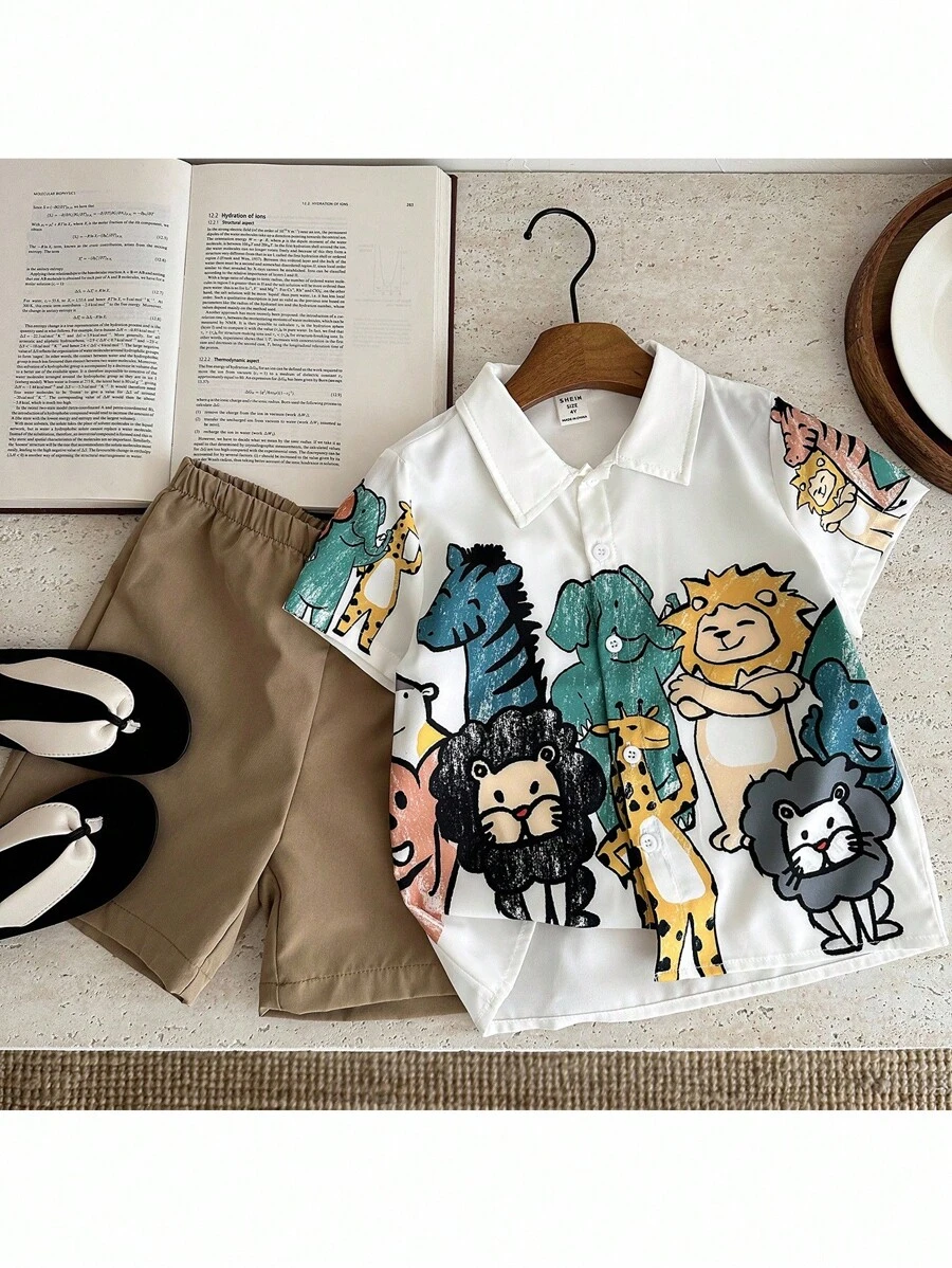 SHEIN 2入組年輕男孩可愛動物印花寬領寬鬆編織短袖襯衫和實色補丁口袋短褲套裝