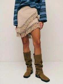 Nöista 米色针织迷你裙，流苏装饰，俏皮动感。这款别致的裙子为女性秋季服装增添了一丝波西米亚风情，非常适合秋季节日、派对，或搭配外出上衣，打造休闲又不失优雅的造型。 - 杏色 - 查看 2