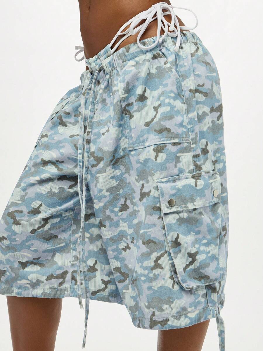 SUMWON WOMEN 工装实用长款牛仔短裤抽绳腰海滩夏季宽松阔腿迷彩印花休闲街头风格