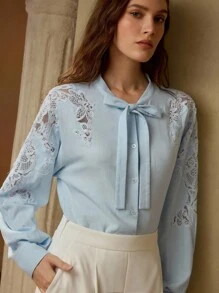 MOTF PREMIUM Áo blouse ren tương phản bằng vải lanh - Màu xanh nhạt - Xem 9