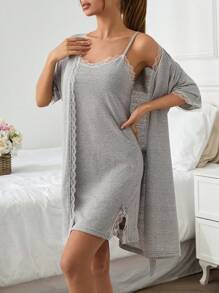 SHEIN Cottnline Bộ đồ ngủ ren họa tiết màu tương phản cho nữ 2 món kèm áo choàng và quần ngủ màu trắng - Xám - Xem 3