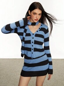 Rina Fox 2 件女式蓝灰色条纹 V 领撞色纽扣开衫和裙子套装（含围巾），秋冬 - 藍色 - 查看 6