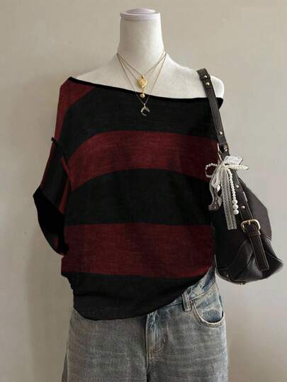 Attitoon Avslappnad minimalistisk svart & röd heltryckt off shoulder lös kortärmad t-shirt för kvinnor, lämplig för sommaren