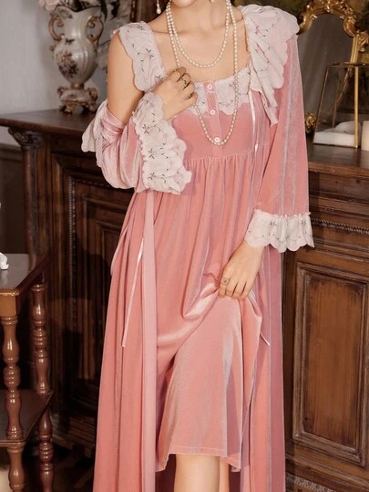 PalaceNights Conjunto de camisola y bata de terciopelo con cuello Peter Pan, estilo palaciego vintage, con bordado floral y patchwork, para otoño/invierno