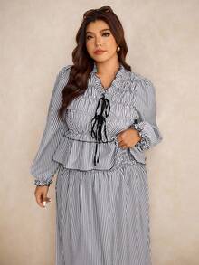 Elaquor 大码女式条纹荷叶边前系带灯笼袖衬衫和半裙两件套 - 黑與白 - 查看 2