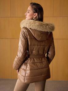 MOTF PREMIUM 对比色人造皮草连帽冬季大衣 - 卡其色 - 查看 4