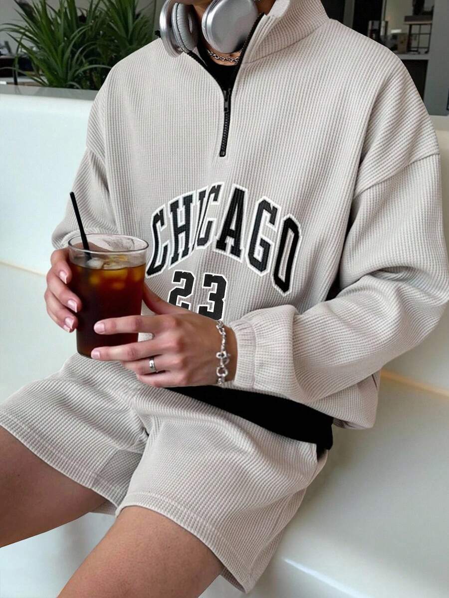 Manfinity Campus Court 美学帖——男士休闲字母图案四分之一拉链卫衣和短裤套装 - 杏色 - 查看 1