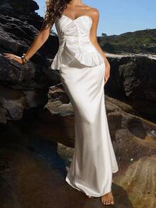 Opulessa 女士休闲无肩带编织露脐上衣，饰有荷叶边和荷叶袖；优雅白色纯色荷叶边无肩带露脐上衣，采用编织面料，打造假日风情；女士优雅纯色褶皱抹胸束身衣；婚礼宾客上衣；休闲女装；音乐会、派对、夜店；秋季女装；时尚秋季；外出；优雅性感派对约会之夜；国庆节、新年造型；优雅派对；毕业典礼；舞会上衣；奢华晚装