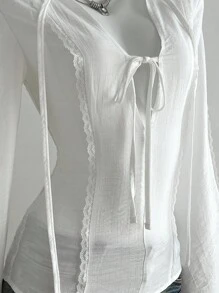 SHEIN Unity Camicetta leggera a maniche lunghe da donna con scollo a V, design di nicchia, vestibilità slim, con inserti in pizzo floreale delicato - Bianco - Visualizzare 4