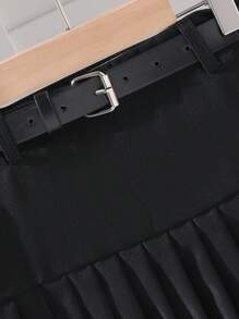 Nowy, elegancki, dwuczęściowy komplet dla dziewcząt w wieku 4-7 lat, bluzka z długim rękawem i dekoltem w serek zapinana na guziki, w połączeniu z modną plisowaną spódnicą, odpowiedni na wiosnę i jesień