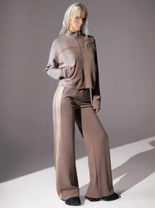 CasuGlow Women, Spring, Autum, Two Set, Sweatshirt, Contrast Color, Crop Sweatshirt, Long Length Pant, Loose Fit, Brown, Pocket, Zipper - Mocha Brown - View 1