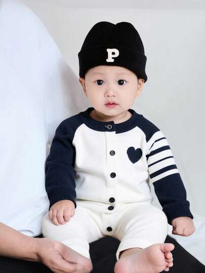 SHEIN Baby Boy Classic Blue & White Contrast Color Comfortable Warm Soft Yarn Knitted Romper, Autumn/Winter