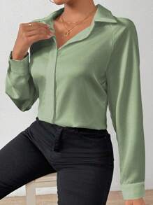 SHEIN PETITE 女式纯色缎面简约衬衫，不对称下摆，秋季女式衬衫，优雅 - 綠色 - 查看 3