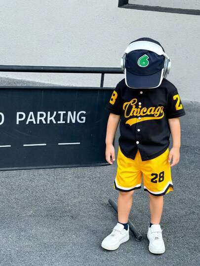 SHEIN Little Byeori 2 件装年轻男童休闲运动学院街头可爱度假字母图案开衫棒球夹克风格衬衫和短裤套装适合儿童服装幼儿男孩服装返校男孩套装适合生日派对、晚会、表演、婚礼、洗礼、开幕式日常适合日常使用适合上学适合旅行适合运动适合春夏季节