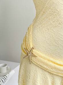 Soleia 女士度假修身连衣裙，3D 花卉装饰，简约抹胸迷你连衣裙，休闲百搭，适合通勤、约会、下午茶、海滩、游轮、公路旅行、音乐节、波西米亚风度假 - 黃色 - 查看 7