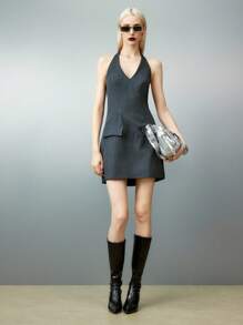 Airlisse Gaun Mini Kasual Tanpa Lengan dengan Leher V dan Pinggang Halter, Dilengkapi Saku, dan Dekorasi, Cocok untuk Perjalanan atau Acara Formal. - Dark Grey - View 5