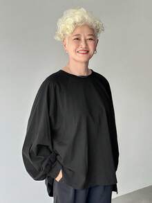 FRIFUL Damen Schwarzes einfarbiges Raglan-Ärmel Loose Lässig vielseitiges Rücken-Knopf-Dekor T-Shirt, Herbst Langarm-Top - Schwarz - Übersicht 2