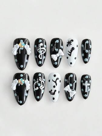 Kawaii 10 Stücke dunkler Stil Flügel, Sterne, Schleife, Musik Note Dekor hochwertige handgefertigte Kunstnägel + 3 Stücke doppelseitiger Kleber, Y2K blaue Pünktchen abnehmbare Nail Art Aufkleber, geeignet für Festivals, Partys, Tanzen und täglichen Gebrauch