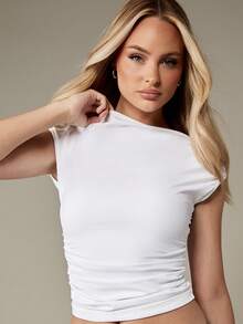 MISSGUIDED 褶皱侧盖袖短款上衣修身夏季必备基本款 T 恤修身休闲简约日常穿着时尚宣言现代设计百搭 - 白色 - 查看 4