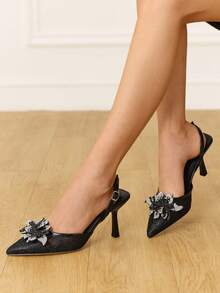 CUCCOO HITCHD 女士 V 型低帮优雅交叉带方头踝带扣花卉装饰方头高跟鞋，适合礼服、情人节 - 黑色 - 查看 2