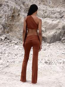MUSERA 性感不对称单肩上衣搭配喇叭裤套装，适合夜晚外出、生日等场合，优雅迷人，尽显秋日春夏风情。 - 鏽棕色 - 查看 4